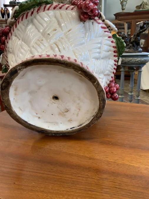 Centerpiece depicting a fruits