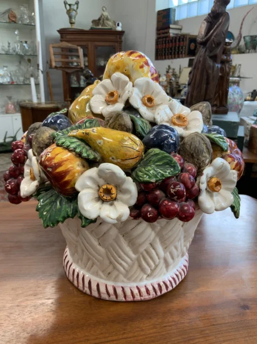 Centerpiece depicting a fruits