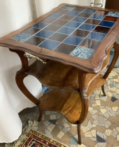 Table signed A.BASTET