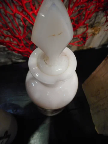 Flacons de Pharmacie en Opaline du XIX e