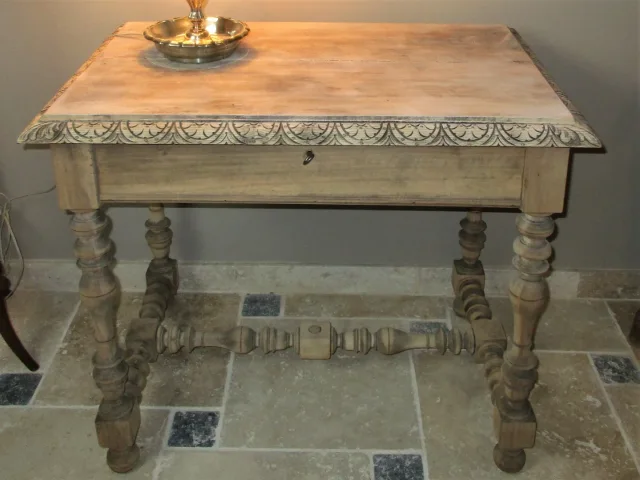 Table Louis XIII bois naturel noyer