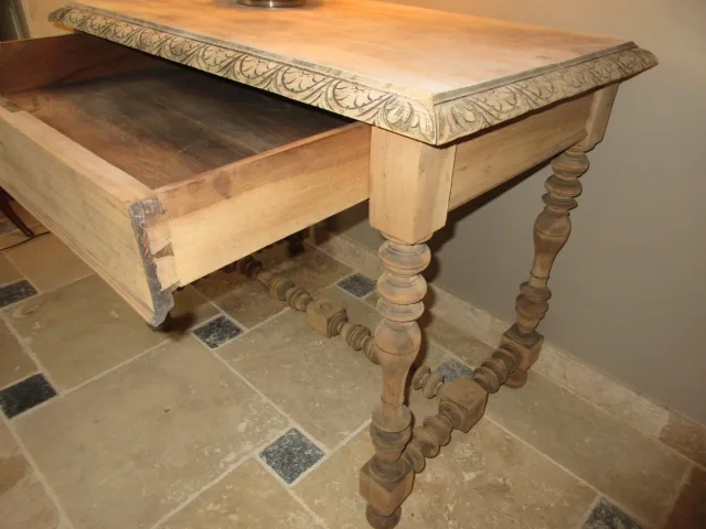 Table Louis XIII bois naturel noyer