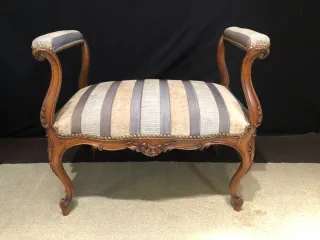 KLAVIERHOCKER IM LOUIS XV-STIL