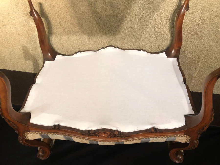 KLAVIERHOCKER IM LOUIS XV-STIL