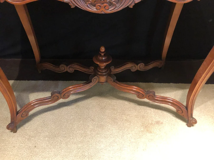 TABELLE IM LOUIS XV-STIL