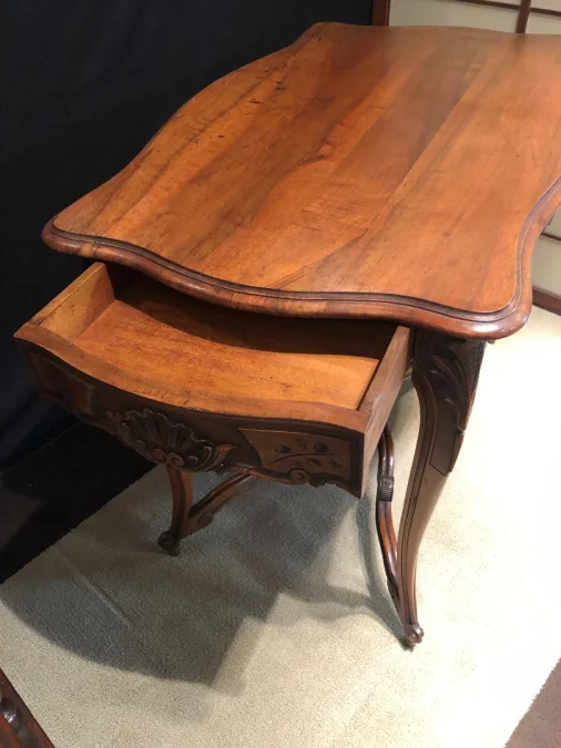 TABELLE IM LOUIS XV-STIL