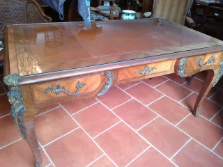 Französischer Schreibtisch