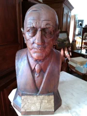 BUST OF GENERAL DE GAULLE