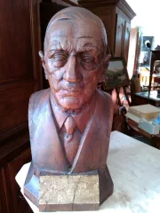 BÜSTE VON GENERAL DE GAULLE