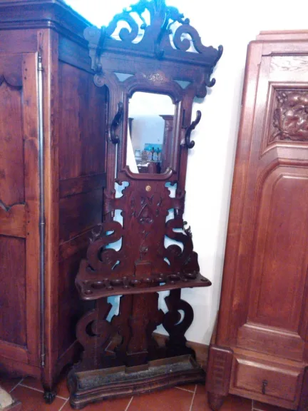 BRETON HALLSTAND