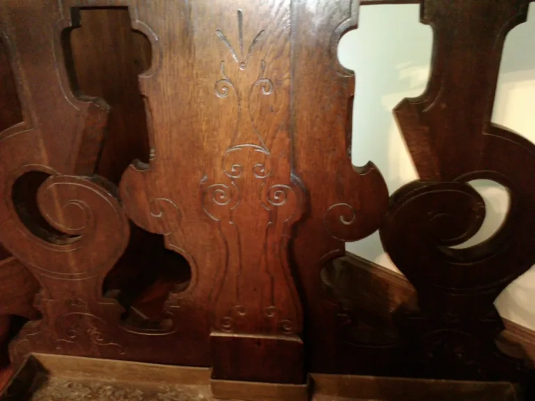 BRETON HALLSTAND