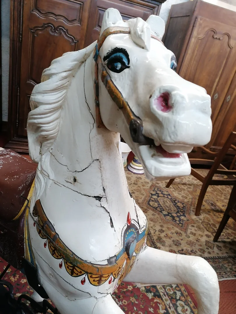 Cheval en bois de manège