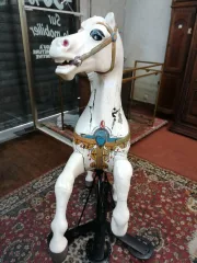 FAIRGROUND-PFERD