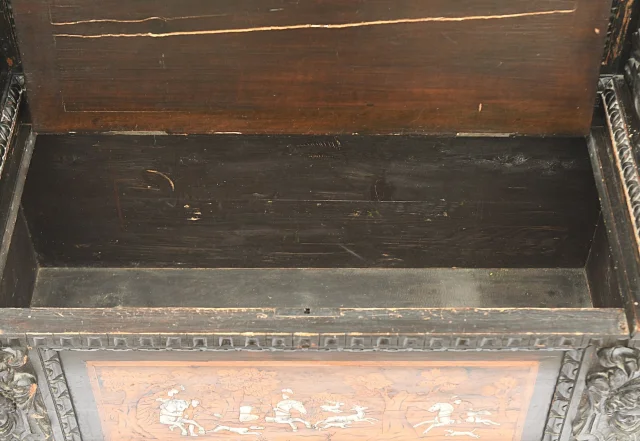 Cassone bench