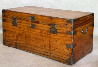 Baule in legno di canfora