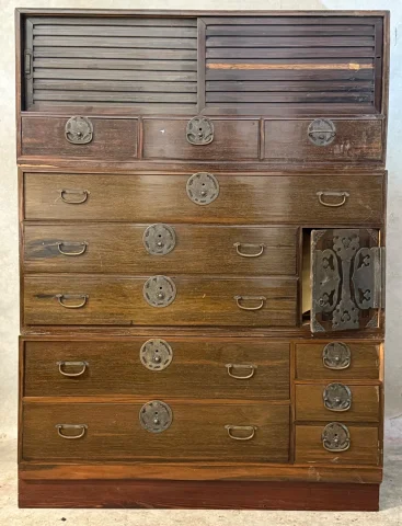 Tansu chest of drawers