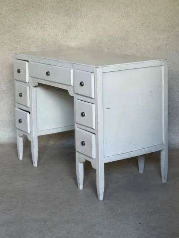 Children's desk