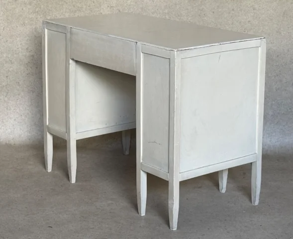 Children's desk