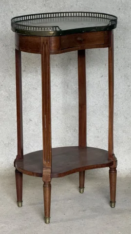Kidney-shaped guéridon