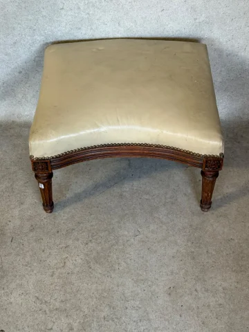 Tabouret de chaise brisée