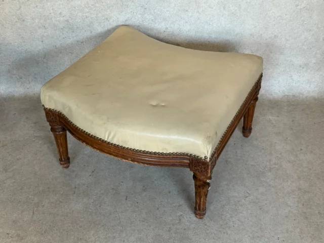 Tabouret de chaise brisée