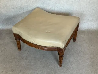 Tabouret de chaise brisée