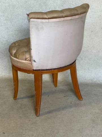 Dressing table chair