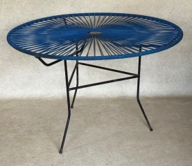 Scoubidou table