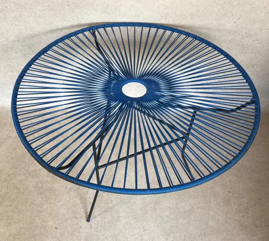 Scoubidou table