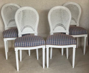 4 Stühle
