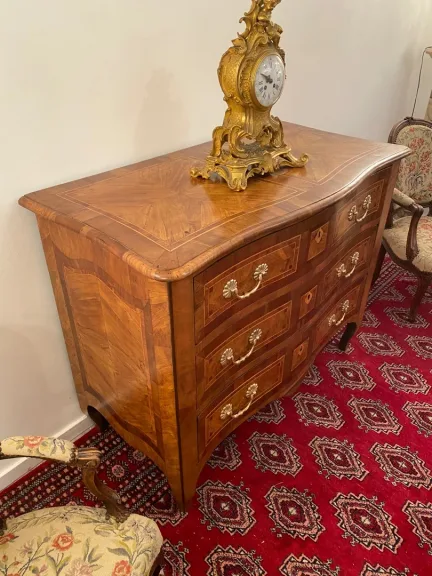 Commode Grenobloise Facade Galbee Entourage De Hache Epoque Debut XVIIIeme