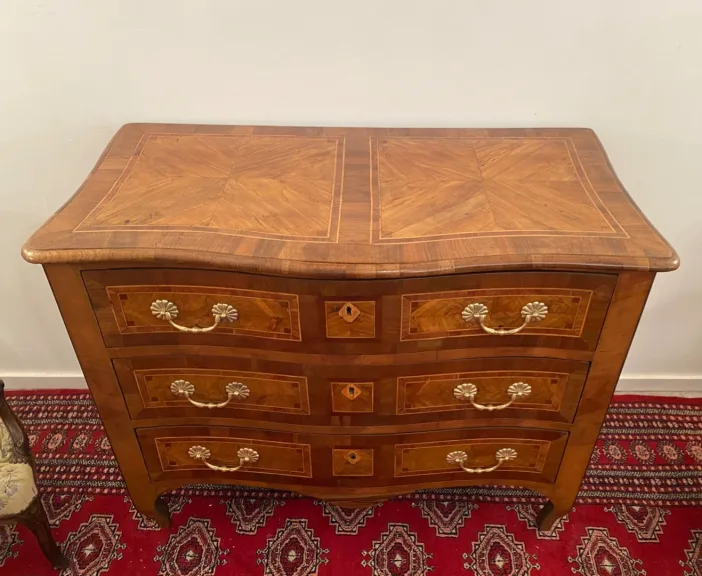Commode Grenobloise Facade Galbee Entourage De Hache Epoque Debut XVIIIeme