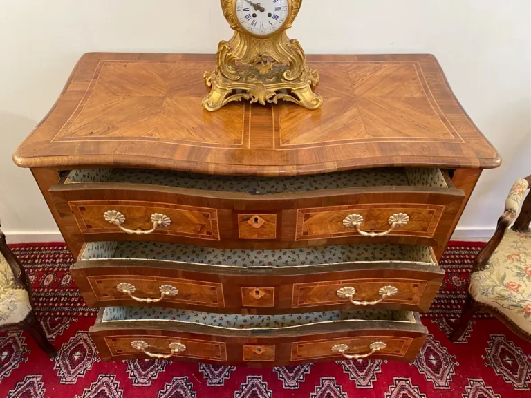Commode Grenobloise Facade Galbee Entourage De Hache Epoque Debut XVIIIeme