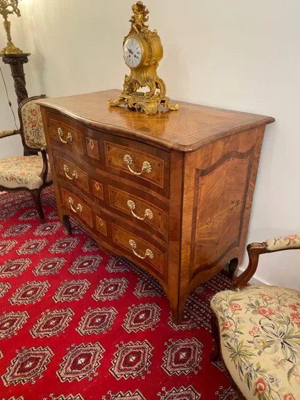 Commode Grenobloise Facade Galbee Entourage De Hache Epoque Debut XVIIIeme