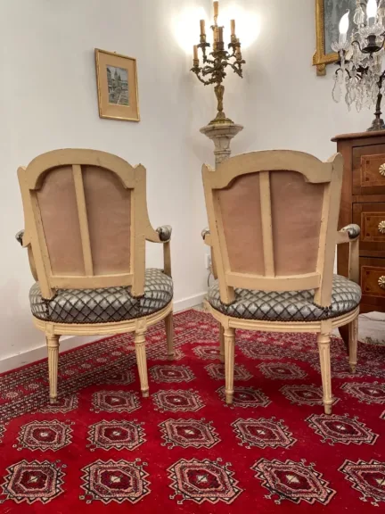 Paire de Fauteuils Cabriolets d'Epoque Louis XVI Vers 1770