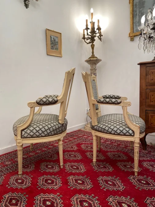 Paire de Fauteuils Cabriolets d'Epoque Louis XVI Vers 1770