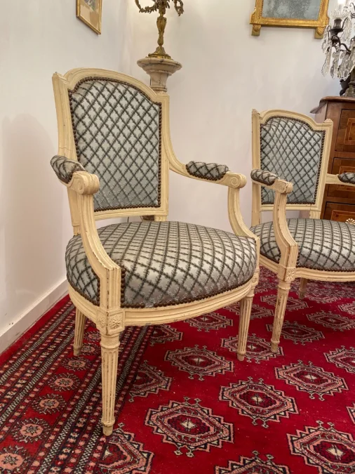 Paire de Fauteuils Cabriolets d'Epoque Louis XVI Vers 1770