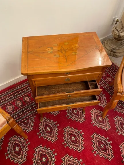 Table Chiffonniere En Marqueterie Travail Du Dauphine d'Epoque Louis XV