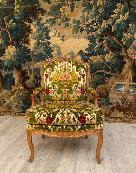 Large Fauteuil A Dossier Plat Epoque Louis XV Vers 1730