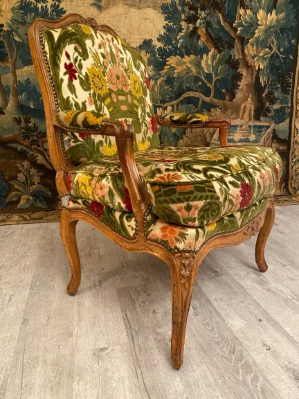 Large Fauteuil A Dossier Plat Epoque Louis XV Vers 1730