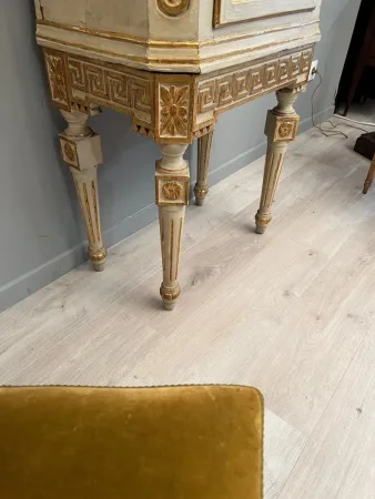 Vitrine En Bois Laqué Et Doré d'Epoque Louis XVI Vers 1780