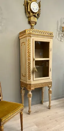 Vitrine En Bois Laqué Et Doré d'Epoque Louis XVI Vers 1780