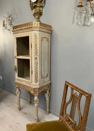 Vitrine En Bois Laqué Et Doré d'Epoque Louis XVI Vers 1780