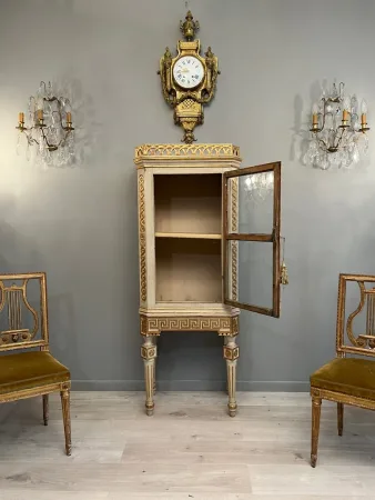 Vitrine En Bois Laqué Et Doré d'Epoque Louis XVI Vers 1780