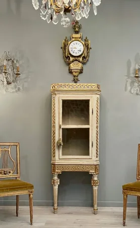 Vitrine En Bois Laqué Et Doré d'Epoque Louis XVI Vers 1780