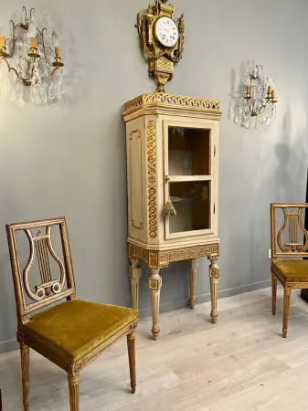 Vitrine En Bois Laqué Et Doré d'Epoque Louis XVI Vers 1780