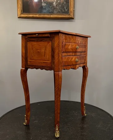 Table Chiffonniere Ecritoire Galbée d'Epoque Louis XV Vers 1730