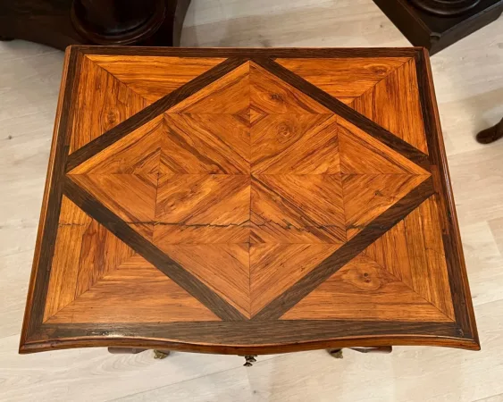 Table Chiffonniere Ecritoire Galbée d'Epoque Louis XV Vers 1730