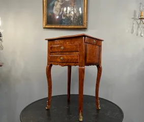 Table Chiffonniere Ecritoire Galbée d'Epoque Louis XV Vers 1730
