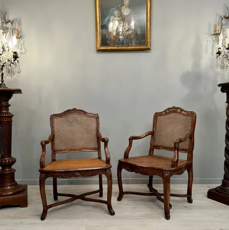 Paire De Fauteuils d'Epoque Regence Fond De Canne Vers 1730